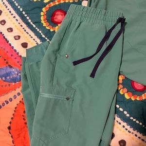 Figs surgical green high waisted joggers petite small